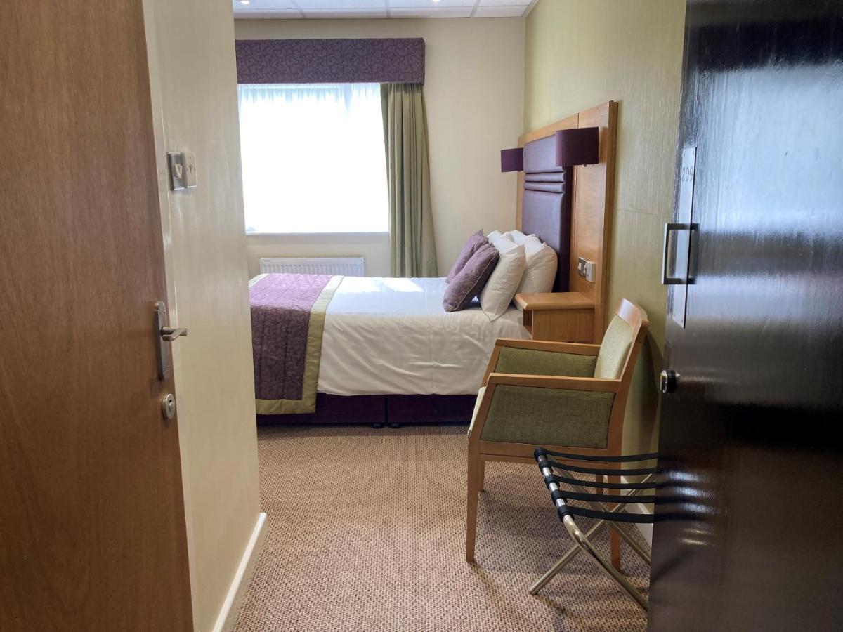 The Briar Court Hotel Huddersfield Ngoại thất bức ảnh