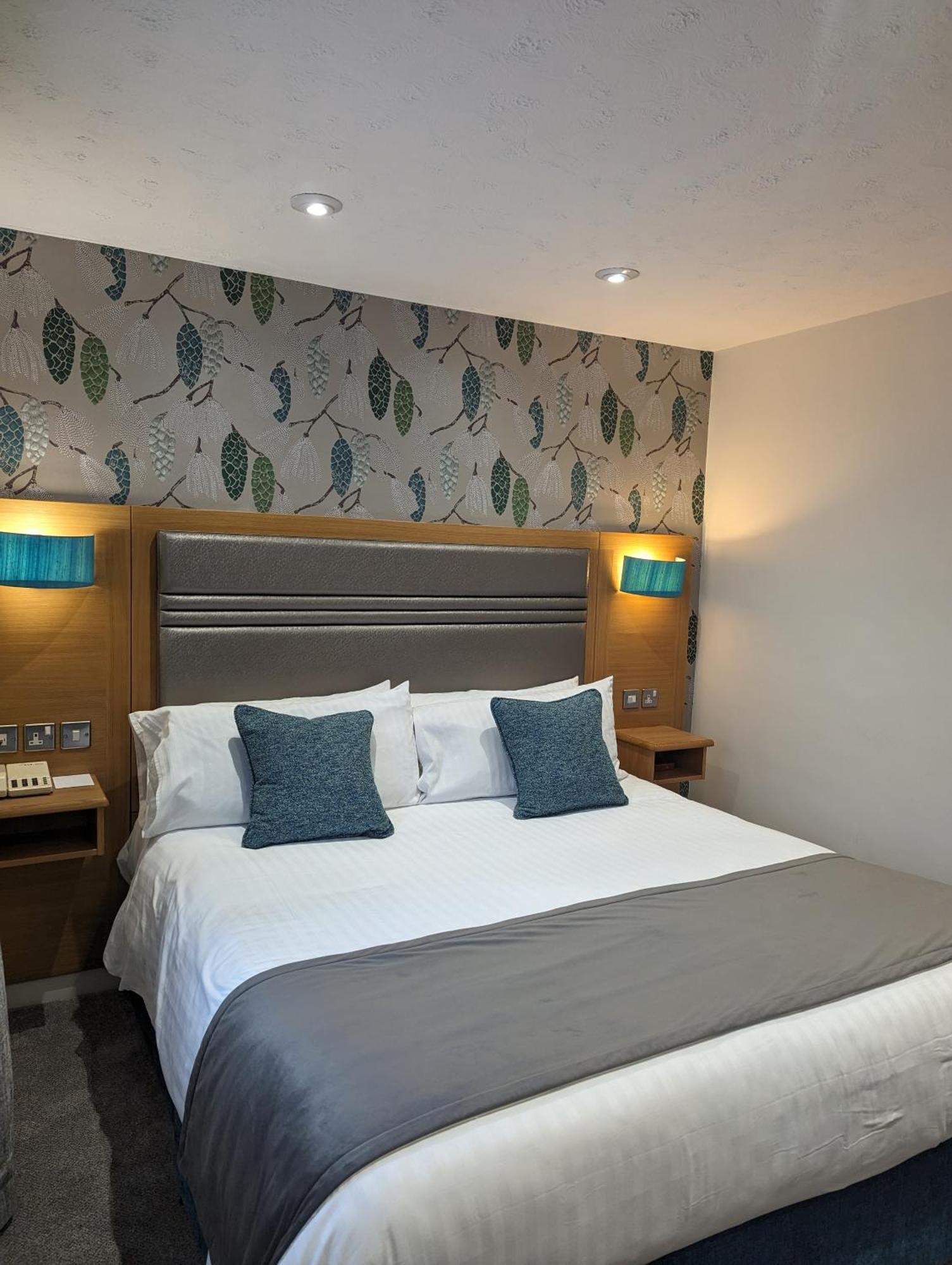 The Briar Court Hotel Huddersfield Ngoại thất bức ảnh