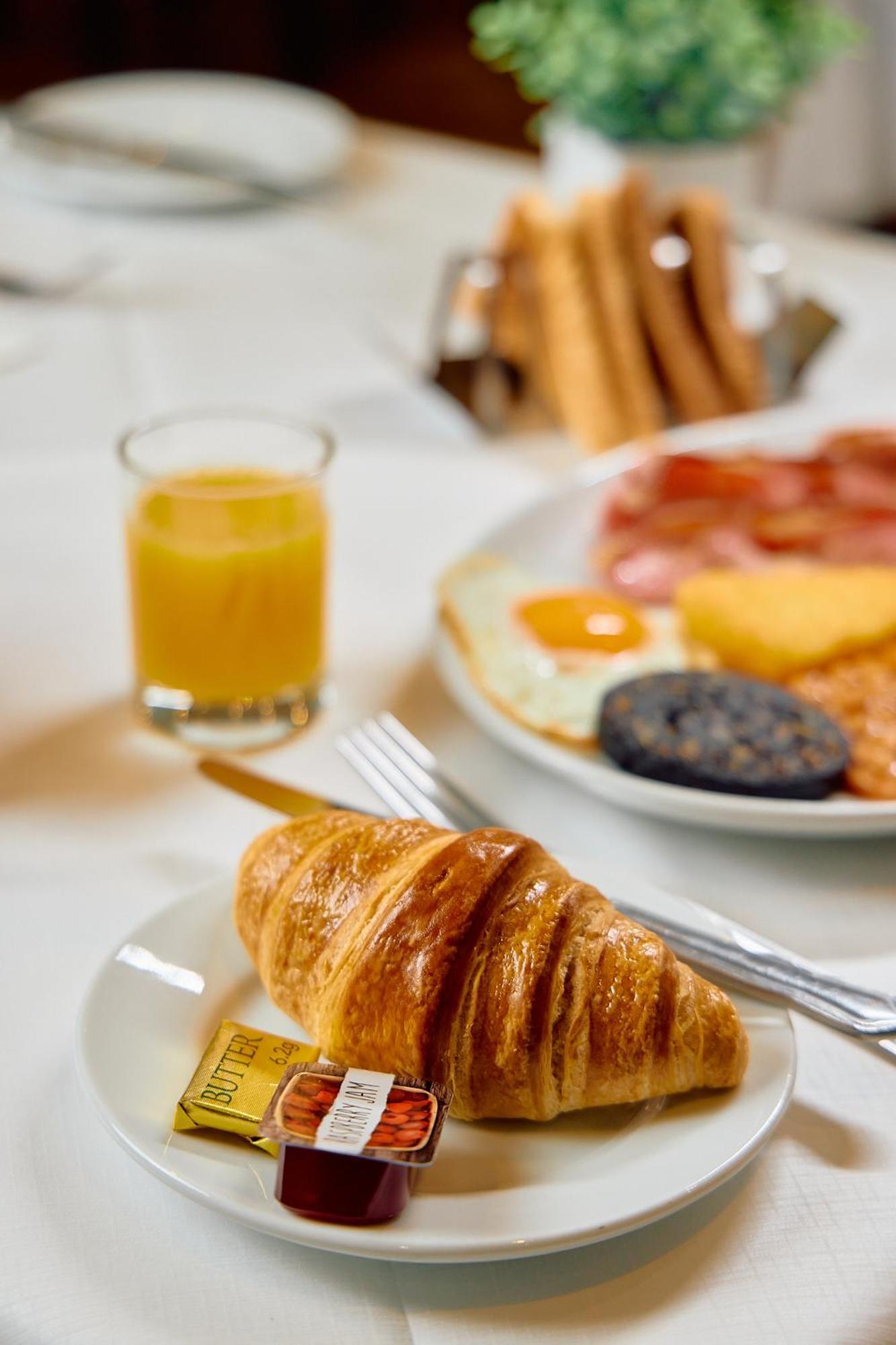 The Briar Court Hotel Huddersfield Ngoại thất bức ảnh