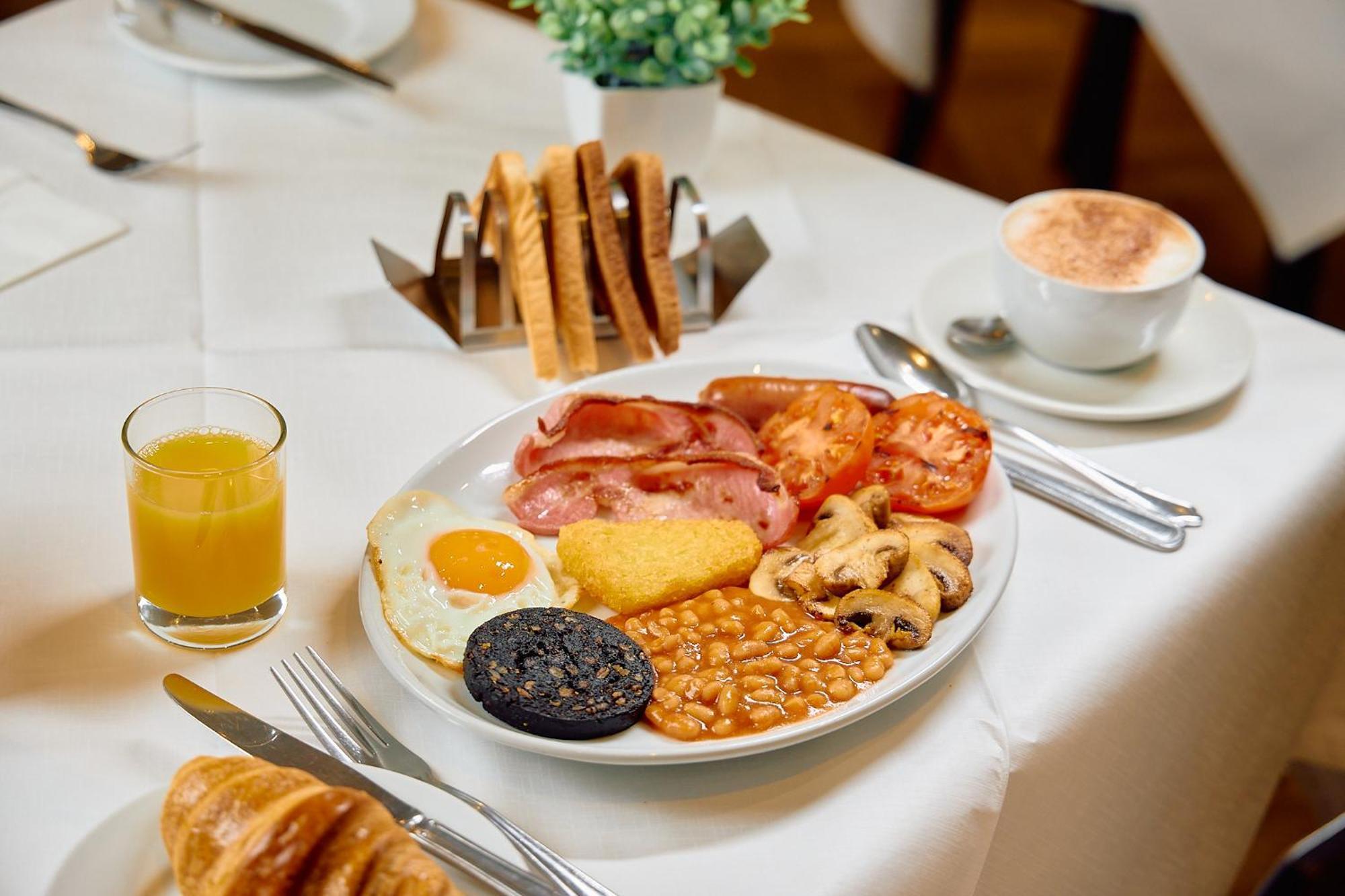 The Briar Court Hotel Huddersfield Ngoại thất bức ảnh