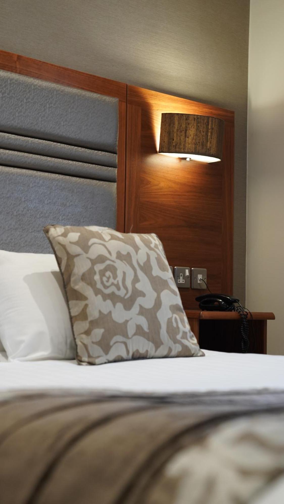 The Briar Court Hotel Huddersfield Ngoại thất bức ảnh