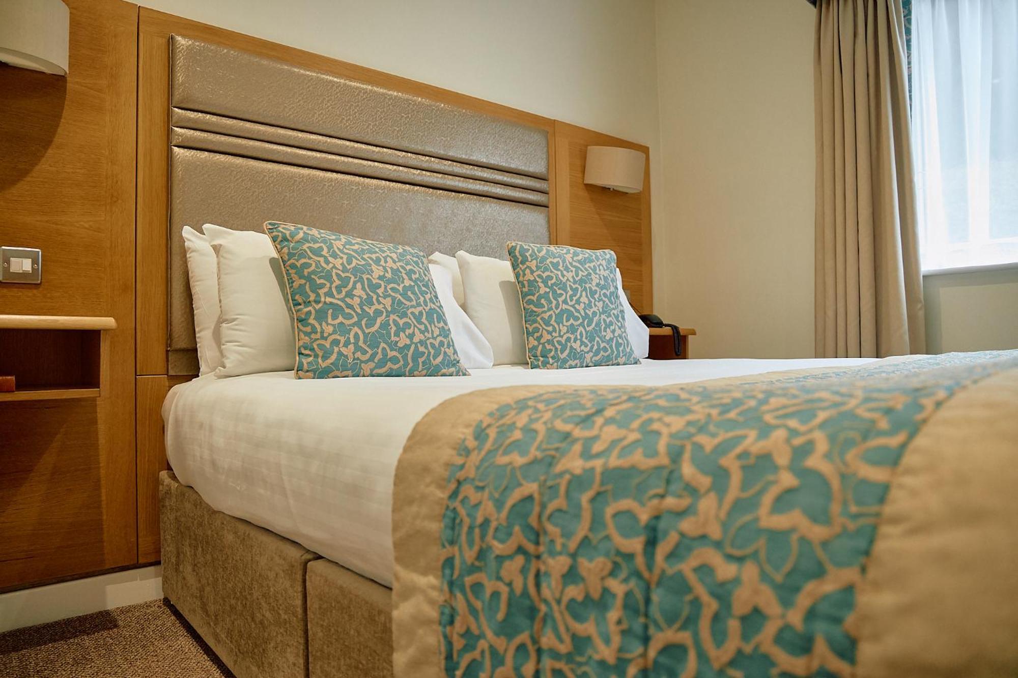 The Briar Court Hotel Huddersfield Ngoại thất bức ảnh