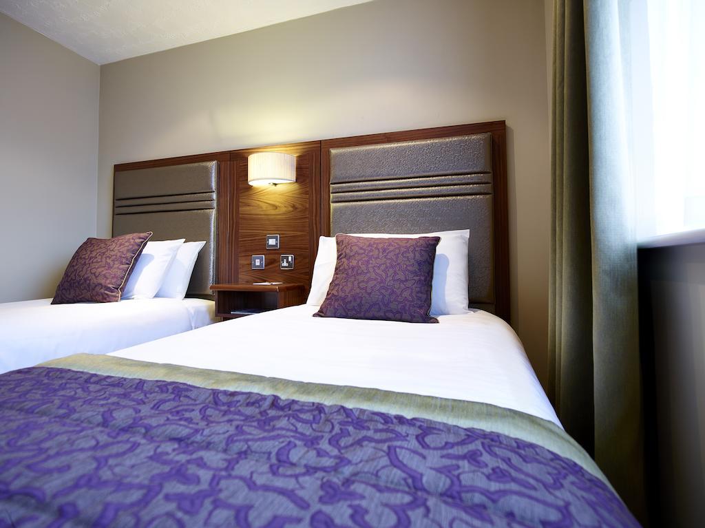 The Briar Court Hotel Huddersfield Phòng bức ảnh